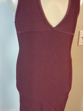 Aritzia Babaton Deep V Bodycon Dress Maroon Size Medium